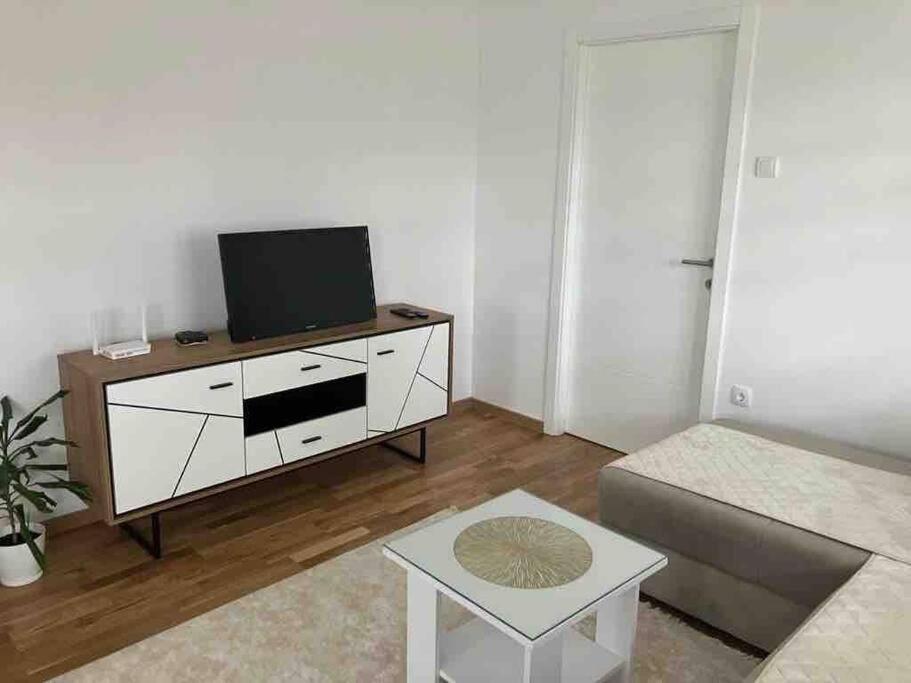 Apartman Vrbas 1 + Podzemna Garaza Banja Luka Exterior photo